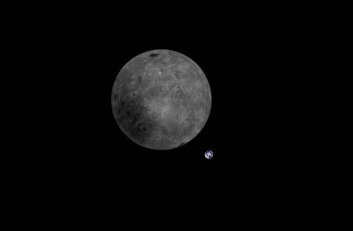 الأرض من خلف القمر.. صورة تحبس الأنفاس